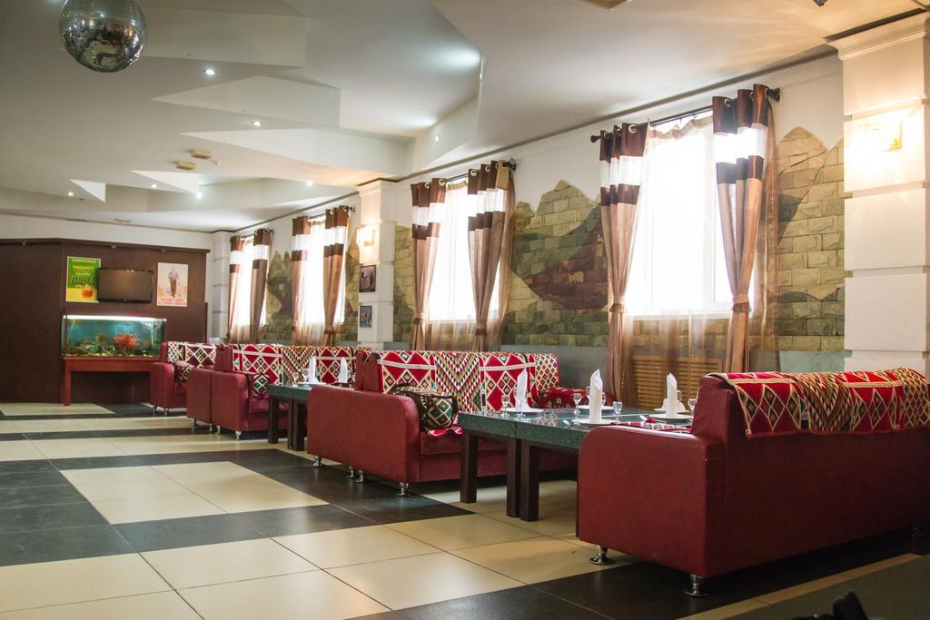 Diar Hotel Atyraū Eksteriør bilde